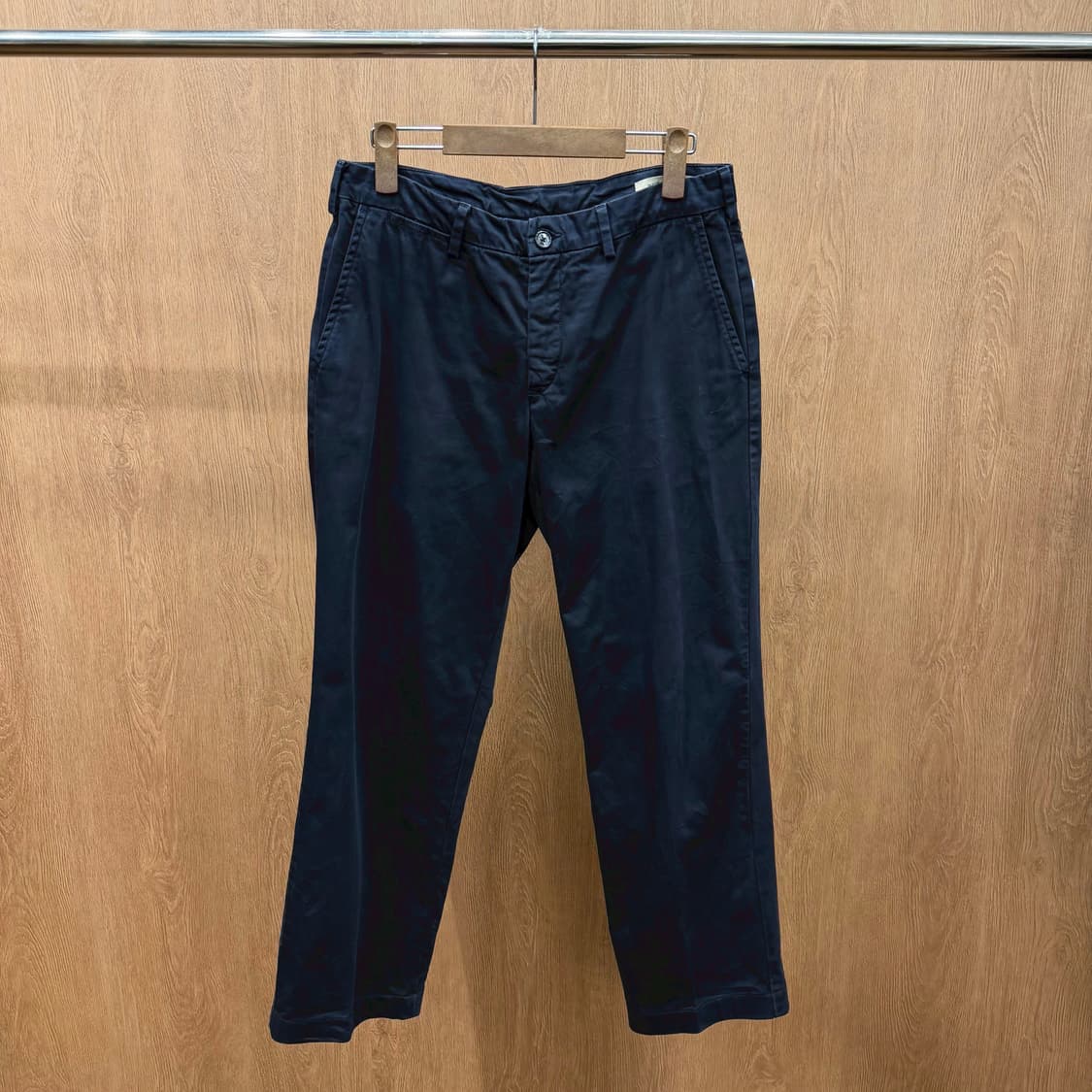 버버리 런던 코튼 팬츠 사이드 힙 포켓 로고 자수 디테일 딥 네이비 상품이미지2