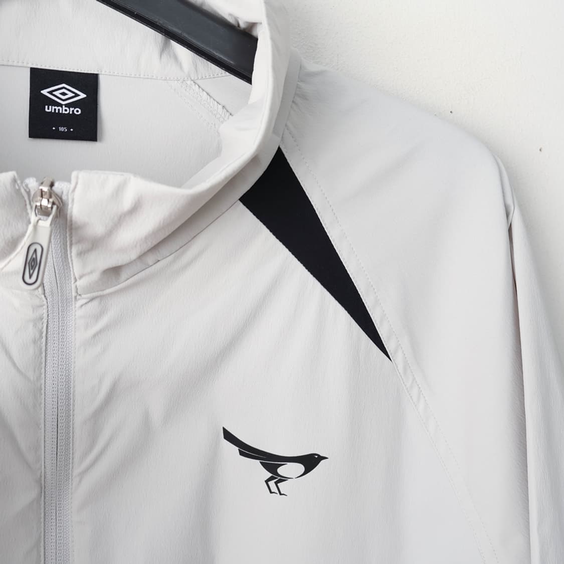 105/새상품 엄브로 성남FC 버킷 하이브리드 자켓 상품이미지3