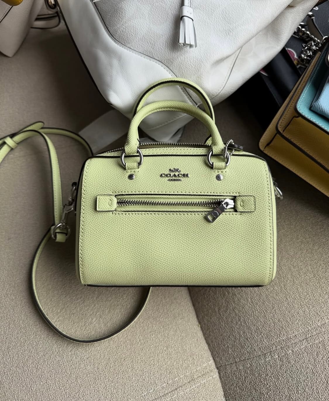 코치 미니 로완 크로스바디백 상품이미지1