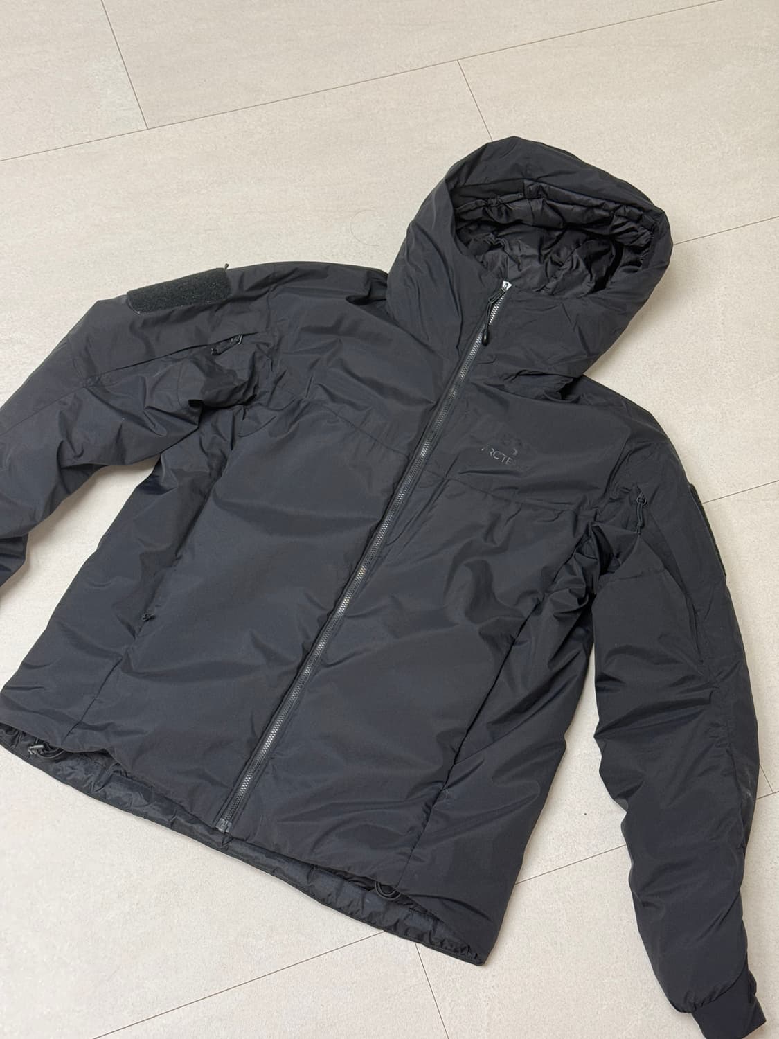 신품급) 아크테릭스 리프 콜드 2.0 블랙 M사이즈 팝니다 상품이미지1