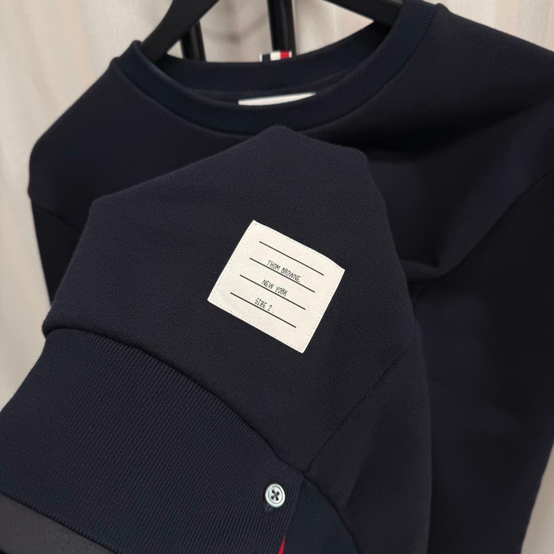 [2] 톰브라운 백삼선 맨투맨 네이비 상품이미지4