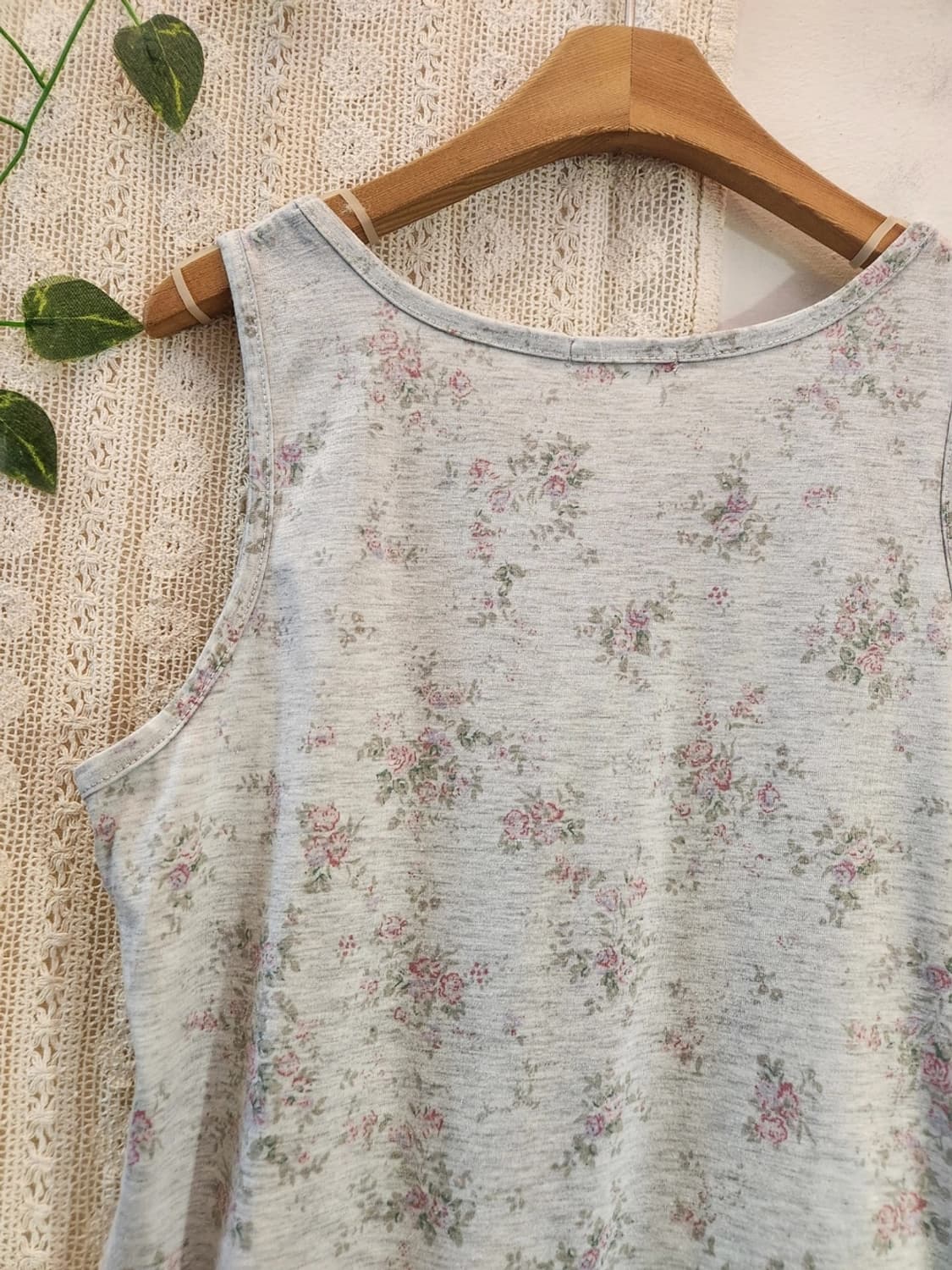 빈티지 그레이 잔꽃 나시 슬리브리스 상품이미지5