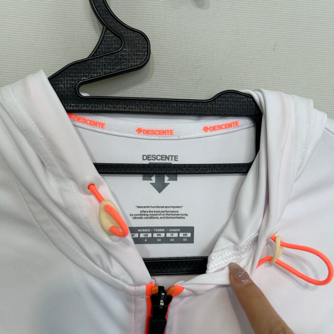 데상트 여성 후드 집업 85 상품이미지2