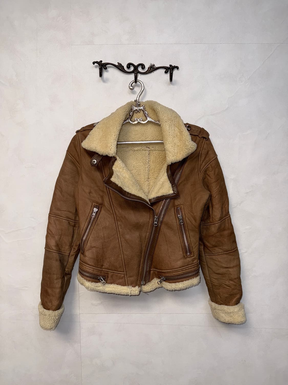 Theguy chestnut lamb skin fur mustang 상품이미지4