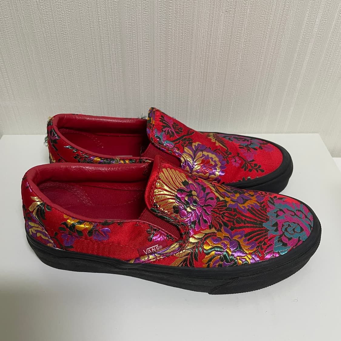 [uk4] 230-235 반스 레드 플라워 패턴 새틴 자수 슬립온 상품이미지3