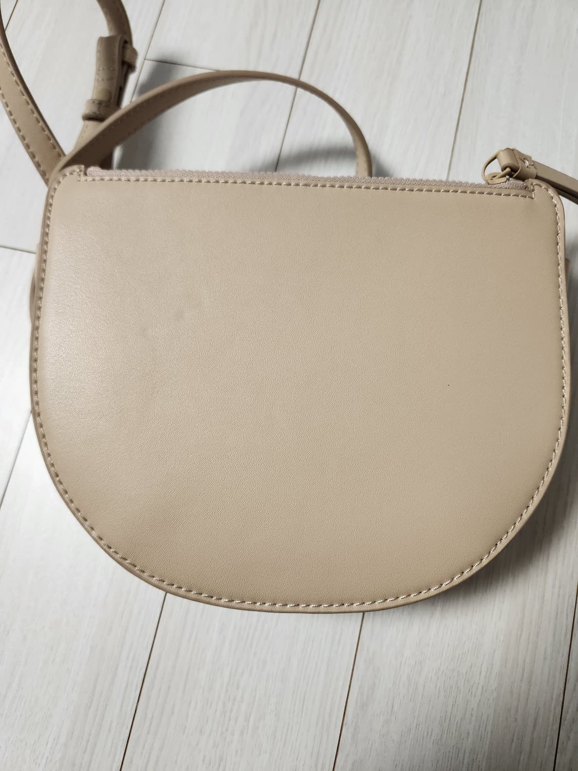 새상품급)찰스앤키스 크로스백

새건데 보관을 잘못해서 바닥에 주름생겼어요 상품이미지7