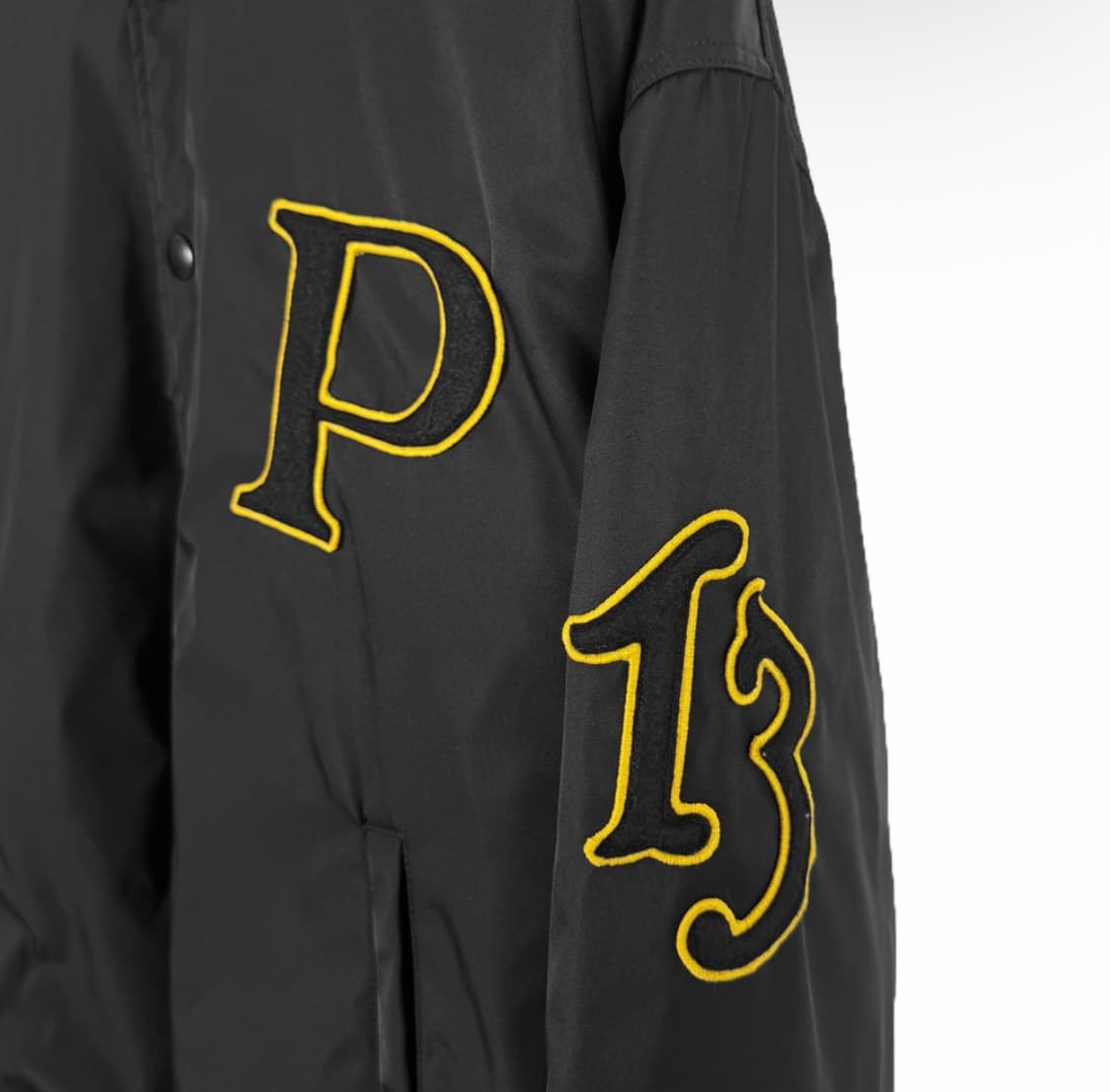 [L] 프라다 남성 로고 패치 리나일론 바시티 봄버 자켓 블랙 상품이미지6