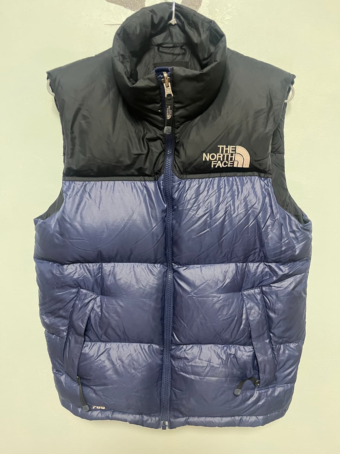 노스페이스 700 눕시 패딩 베스트 네이비/블랙 상품이미지1