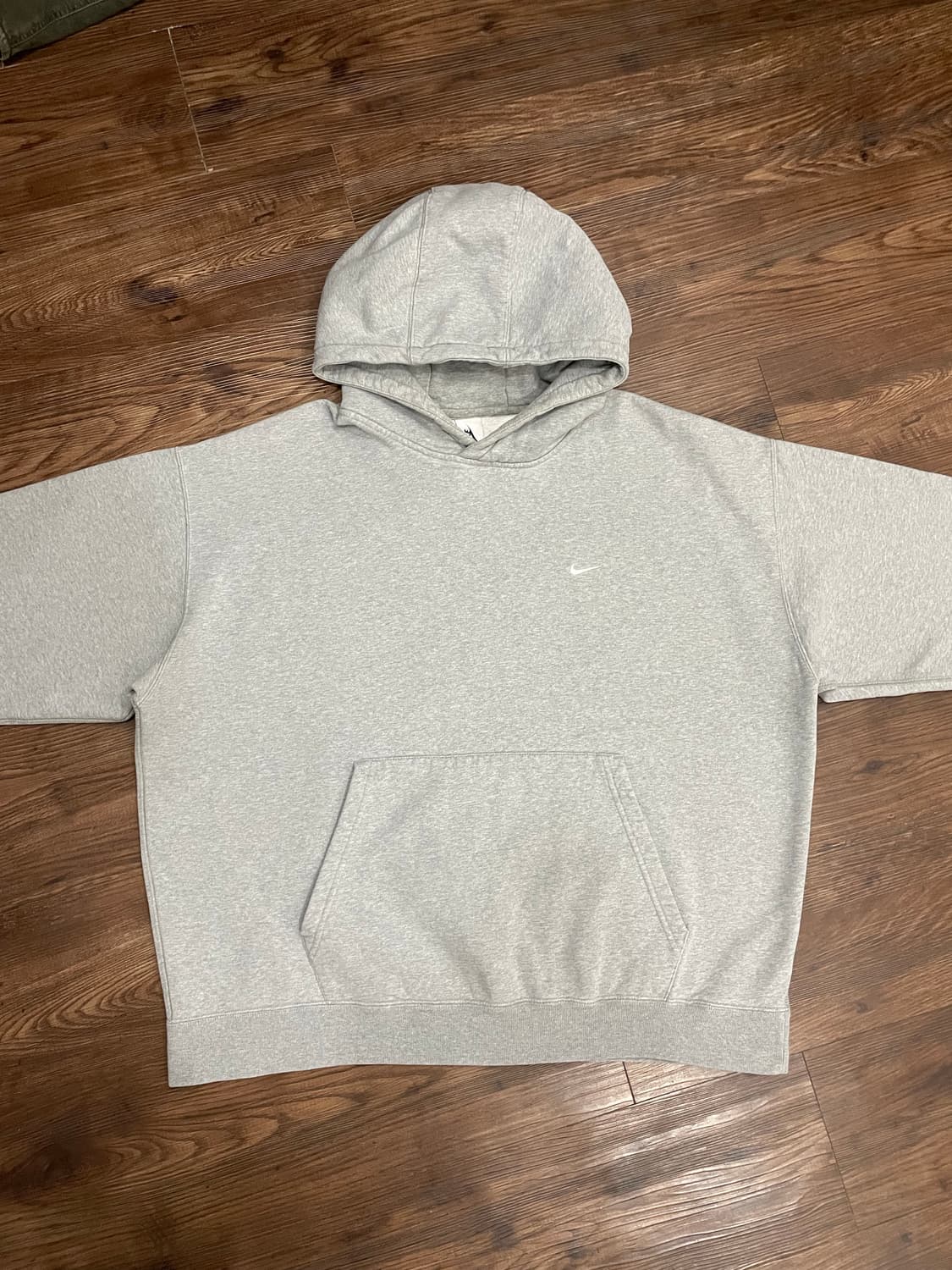 나이키 NGR 솔로 스우시 플리스 후드티 그레이 상품이미지1