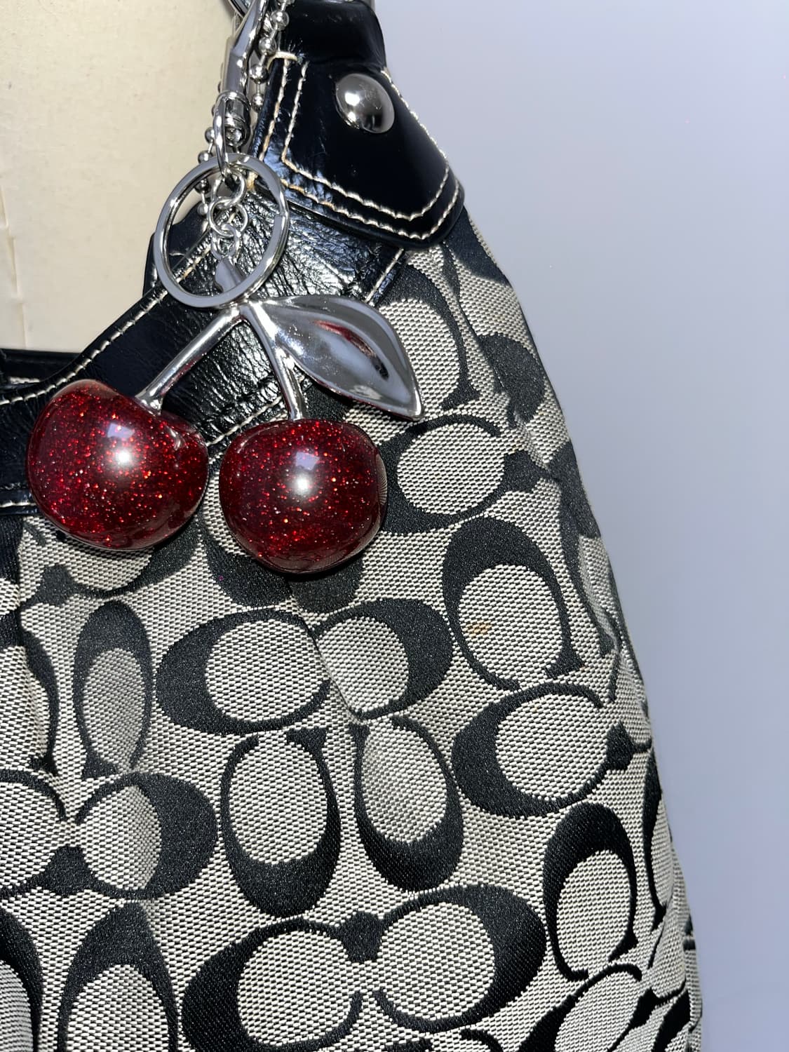 Coach Black & White Shoulder Bag 상품이미지6