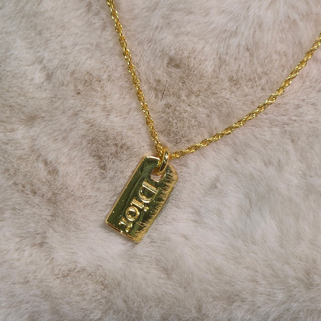 디올 골드톤 로고 플레이트 팬던트 목걸이(남녀공용) 상품이미지4