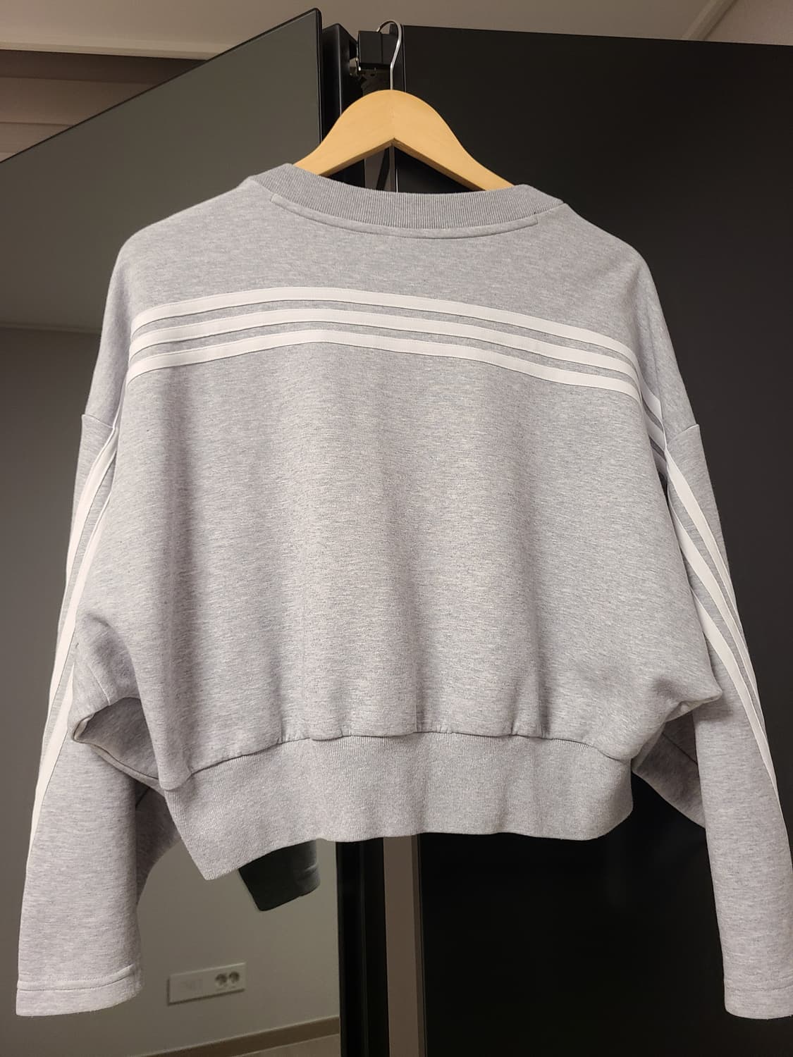 아디다스 크롭맨투맨 상품이미지2