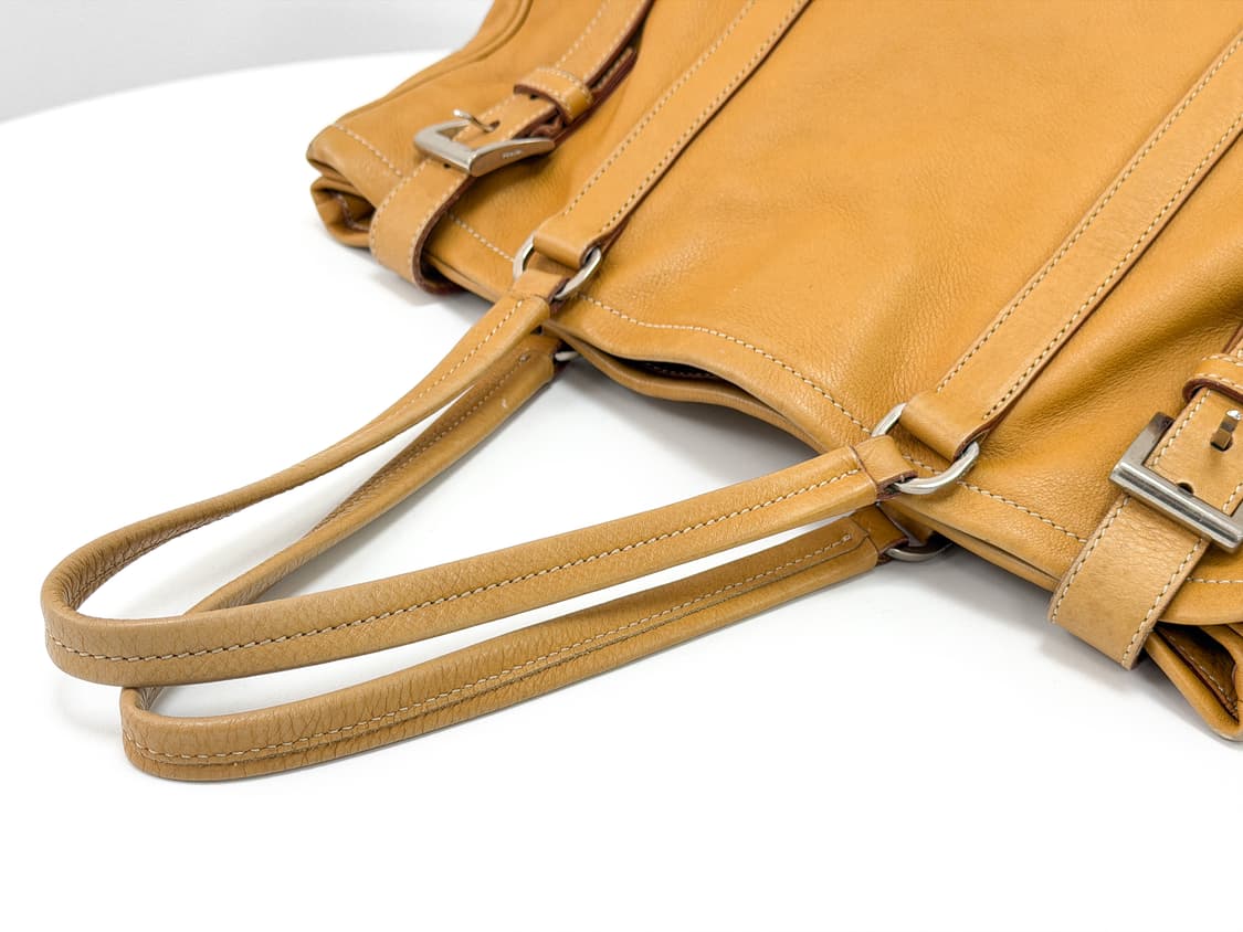 프라다 레더 사이드 로고 버클 디테일 숄더백 상품이미지6