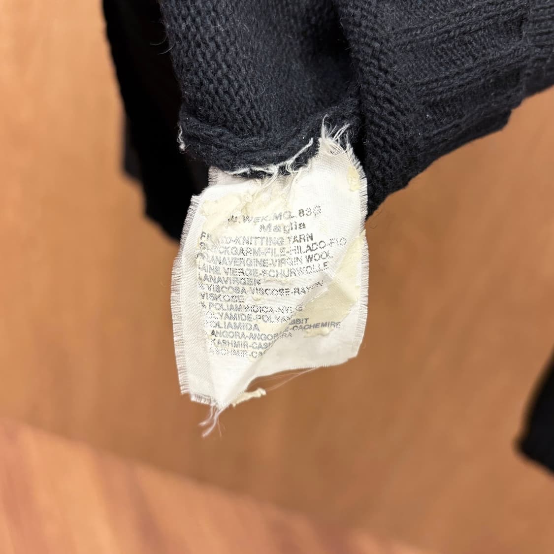 막스마라 위켄드 라운드넥 니트 골지 마감 심플 디테일 블랙 상품이미지7