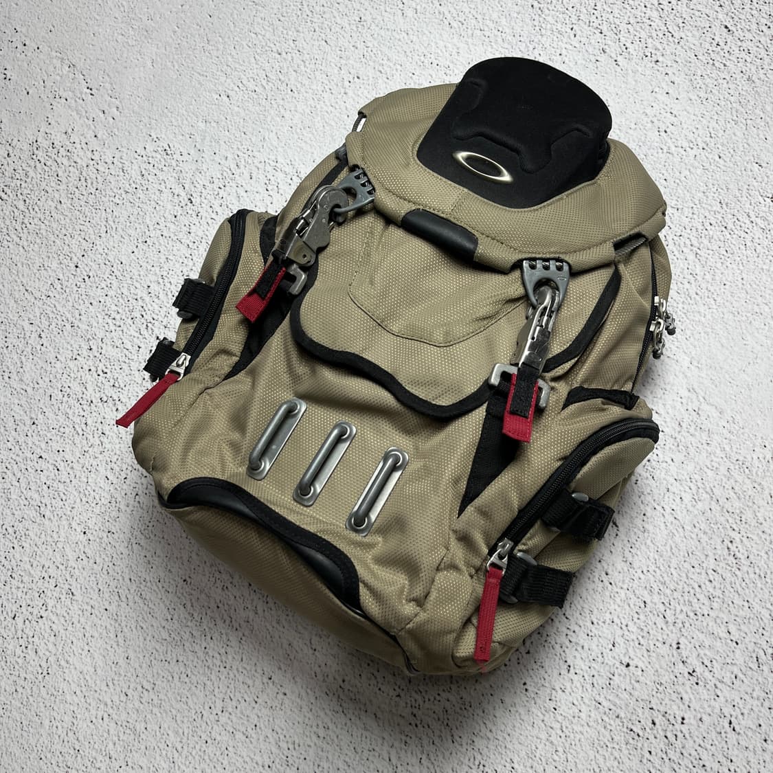 Oakley Bathroom Sink Backpack 'Desert' 상품이미지1