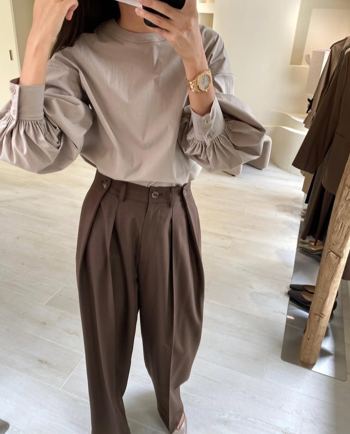 [엘보른] Button-detail Pleated Wool Slacks 상품이미지1