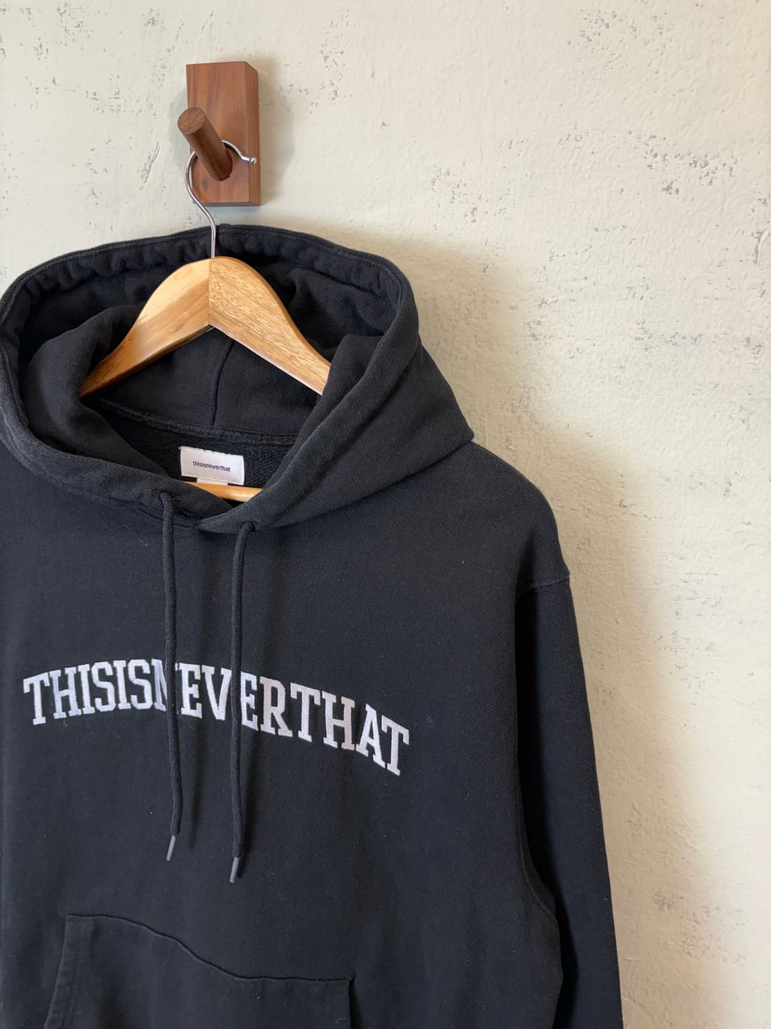 디스이즈네버댓 아치로고 후드티 블랙 상품이미지4