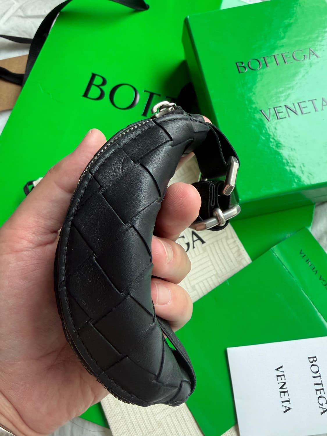 [FREE] 보테가 베네타 암 파우치 블랙 상품이미지3