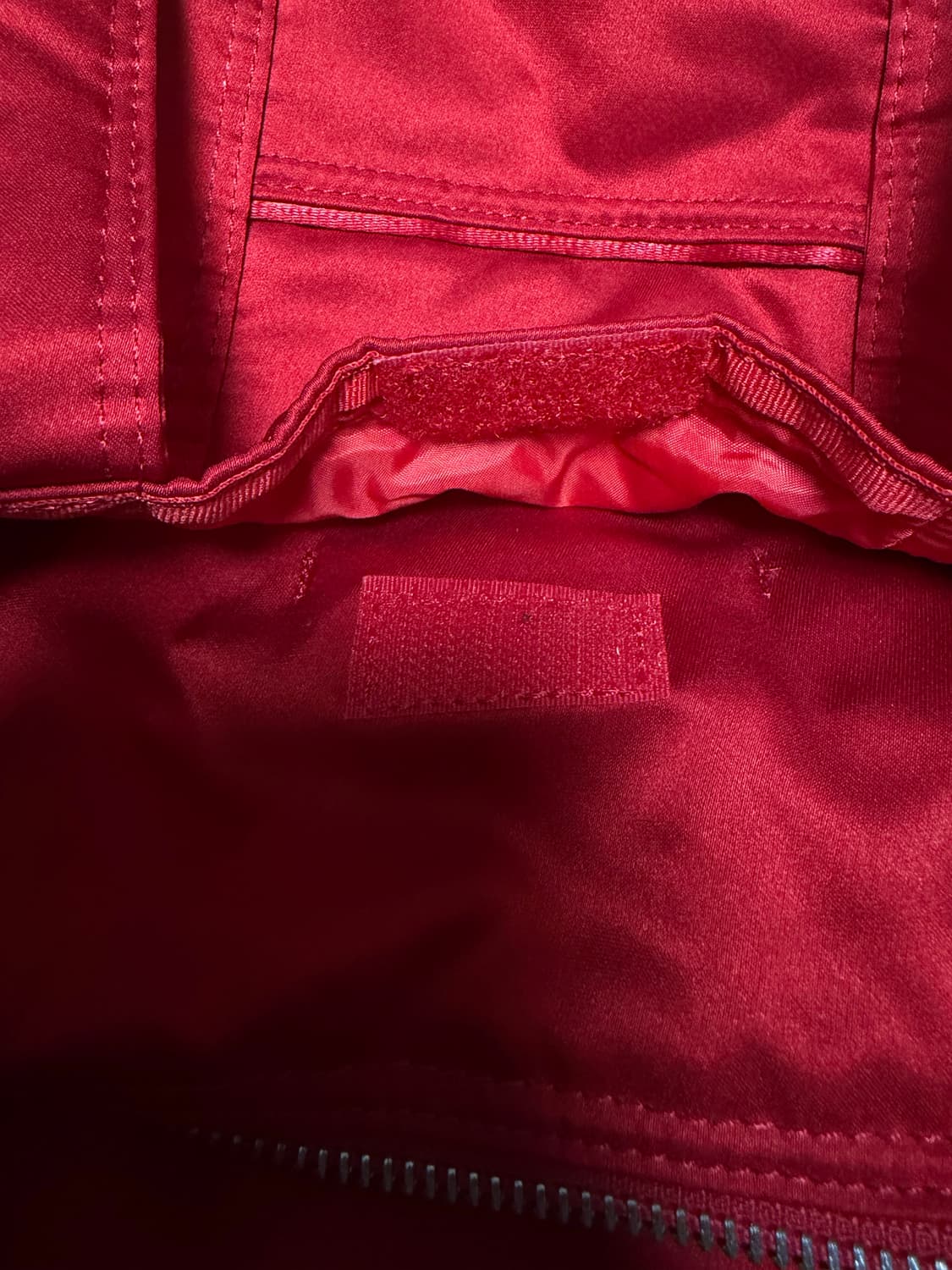 나나크루 미니 더플백 BLOOD RED SATIN 상품이미지5