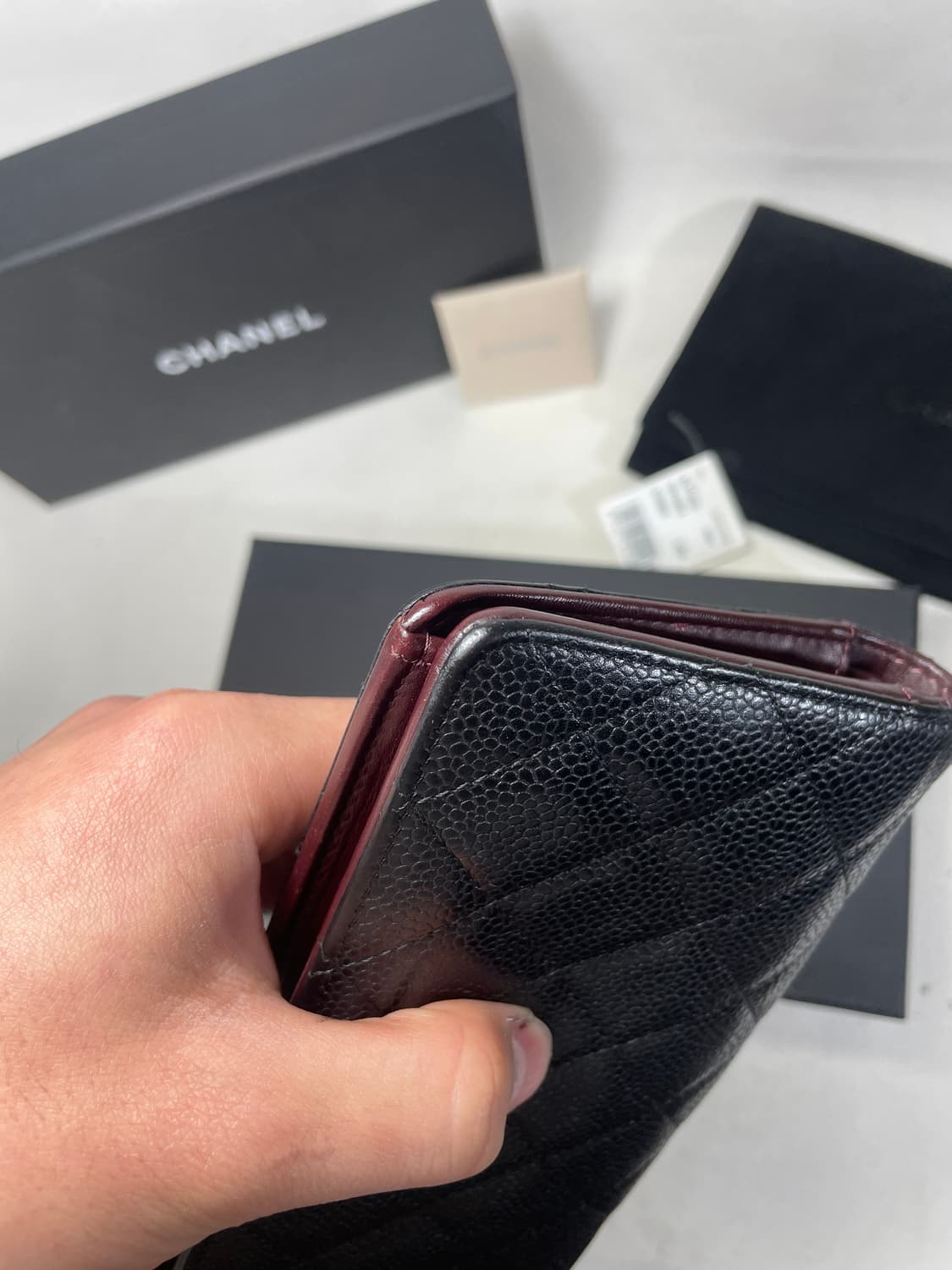 [새상품급,풀구성] 샤넬 클래식 플랩 장지갑 캐비어 금장 블랙


 상품이미지6