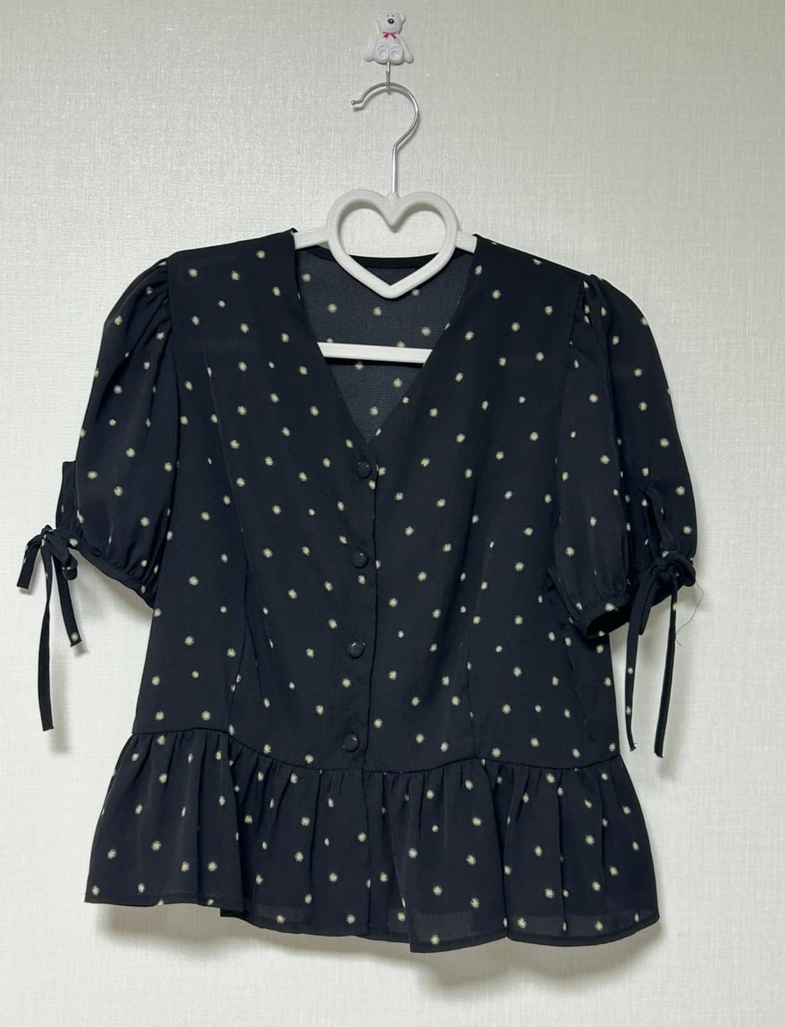 꽃무늬 브이넥 프릴 블라우스 상품이미지1