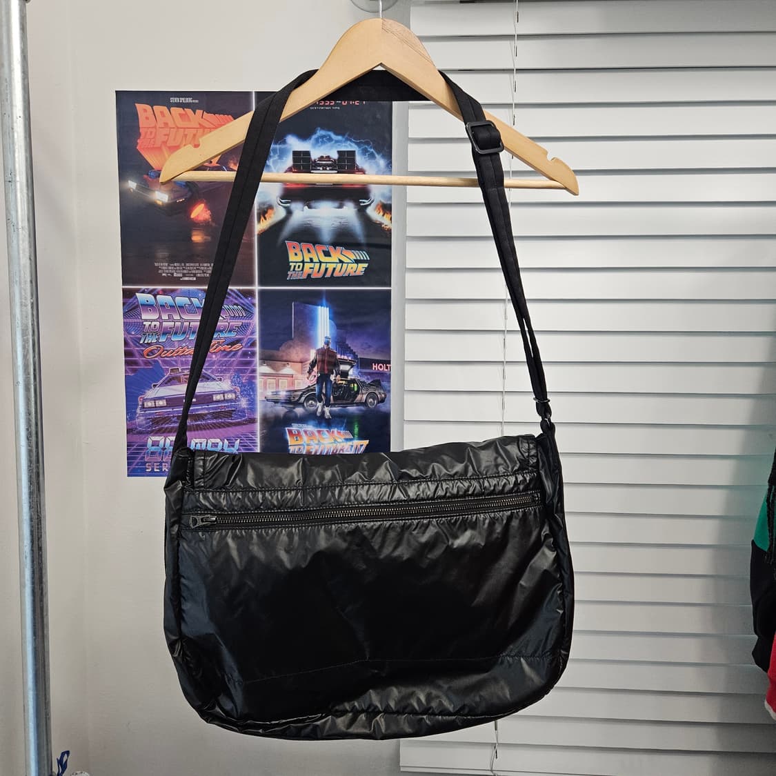 PORTER 검정 유광 크로스백 상품이미지6