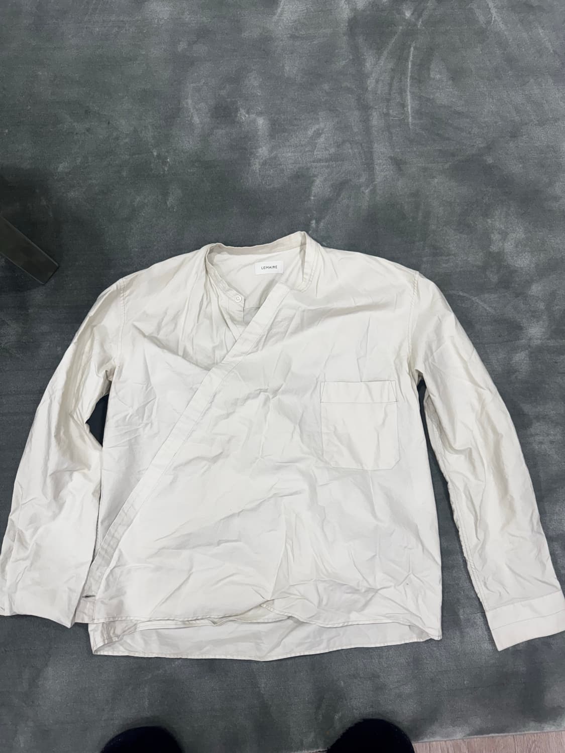 르메르 랩오버 셔츠 라이트 세이지 색상 상품이미지2