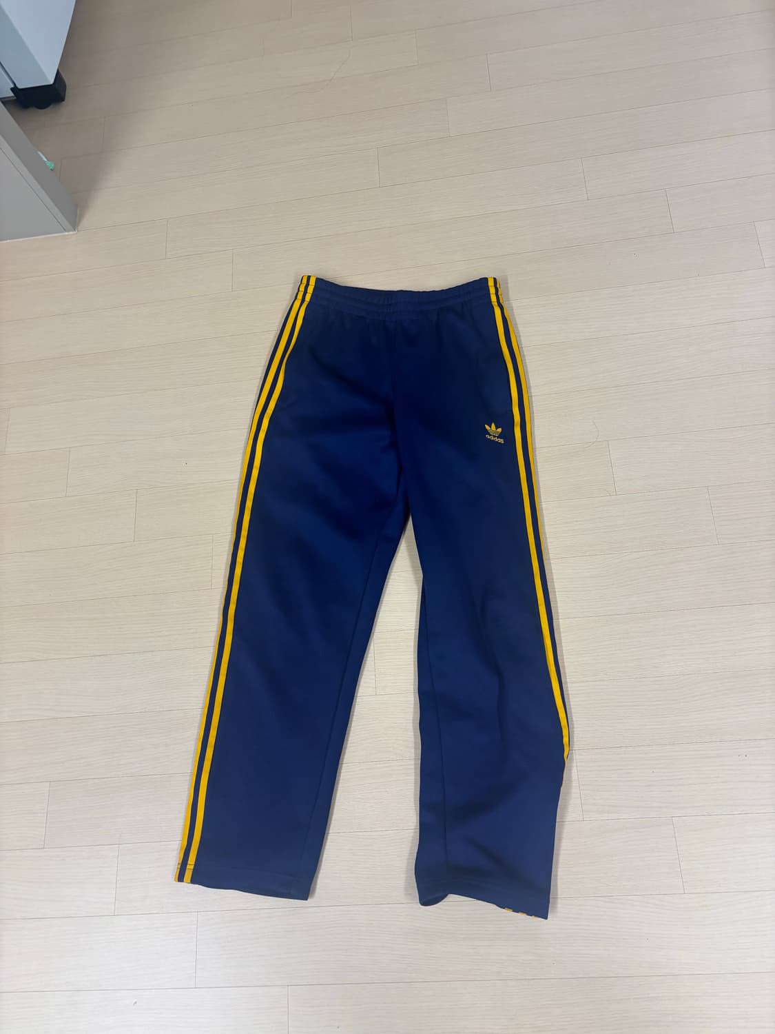 아디다스 정품 트랙팬츠 네이비 옐로우 테이프 상품이미지2