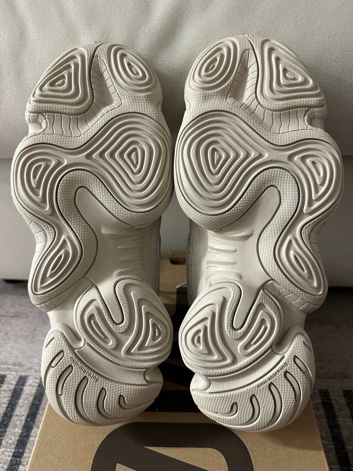 (새상품) YEEZY 이지 500 블러쉬 270mm 상품이미지4