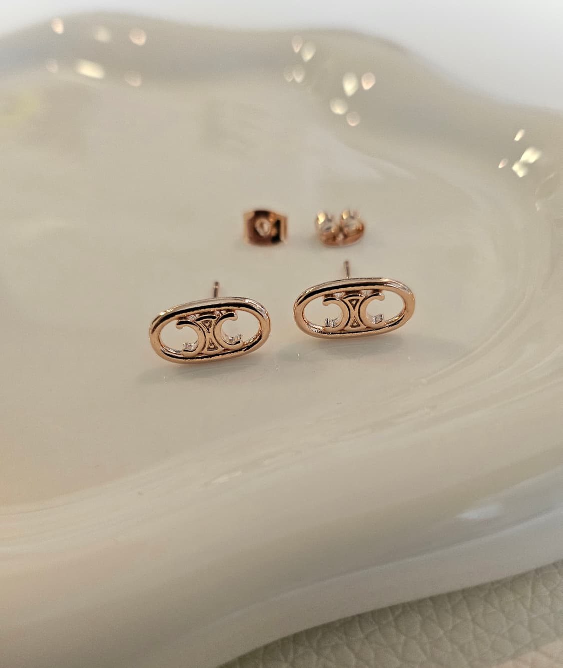 셀린느 미니 트리옹프 로즈골드 스터드 귀걸이 상품이미지4