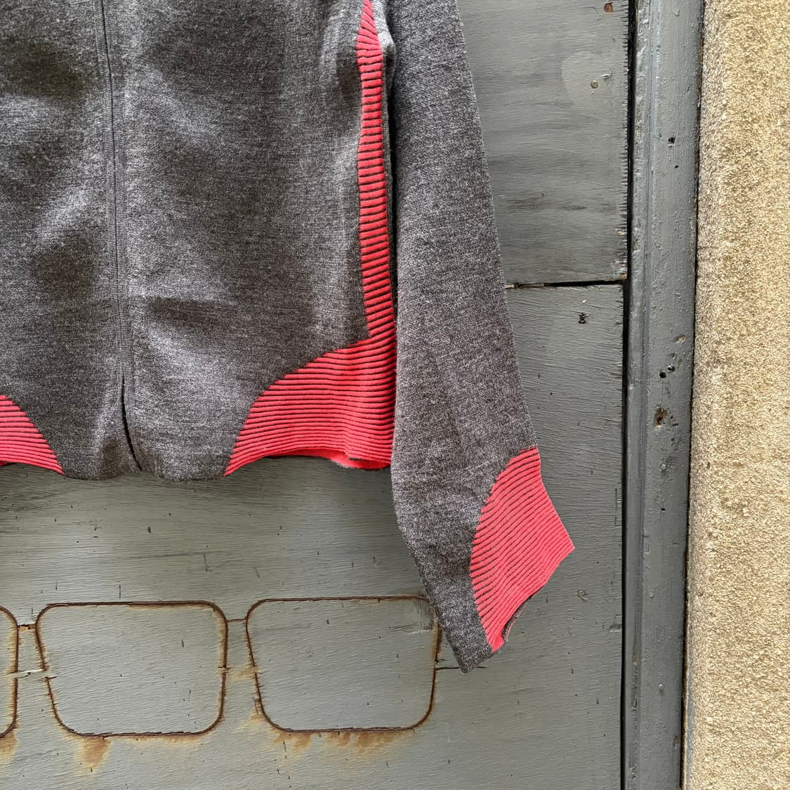 히로코 코시노 트렁크 레드 스트라이프 그레이 니트 집업 상품이미지4