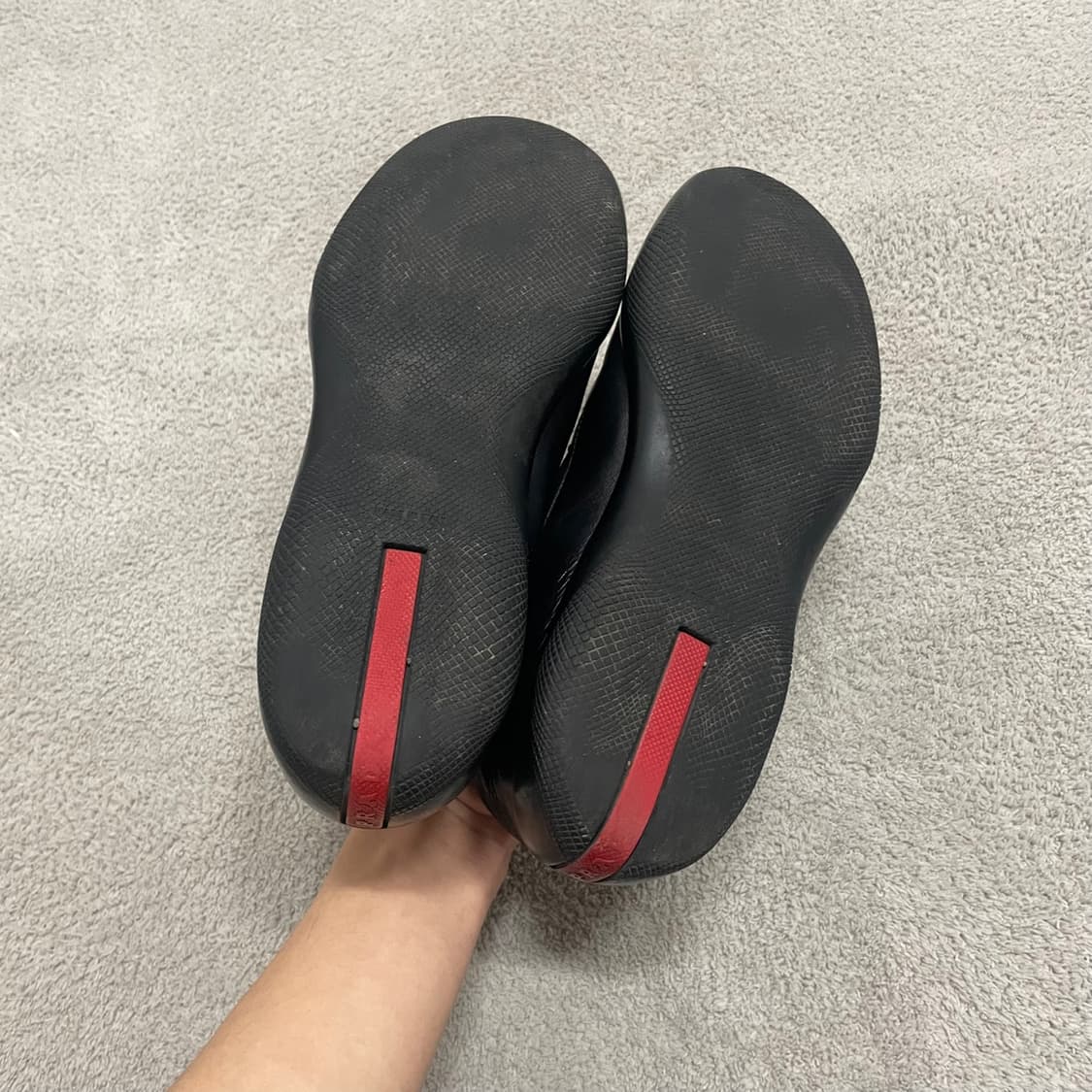 245) 프라다 스포츠 메탈 로고 로퍼 구두 상품이미지6