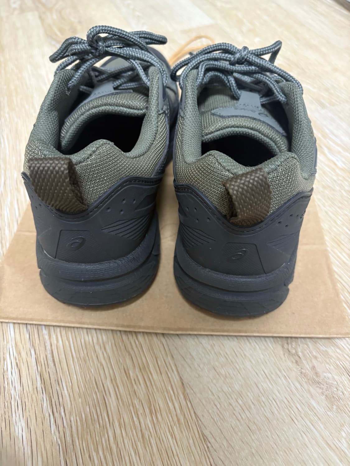 아식스 젤 벤쳐 6 쉴드 그래파이트 그레이 트러플 그레이 240 상품이미지5