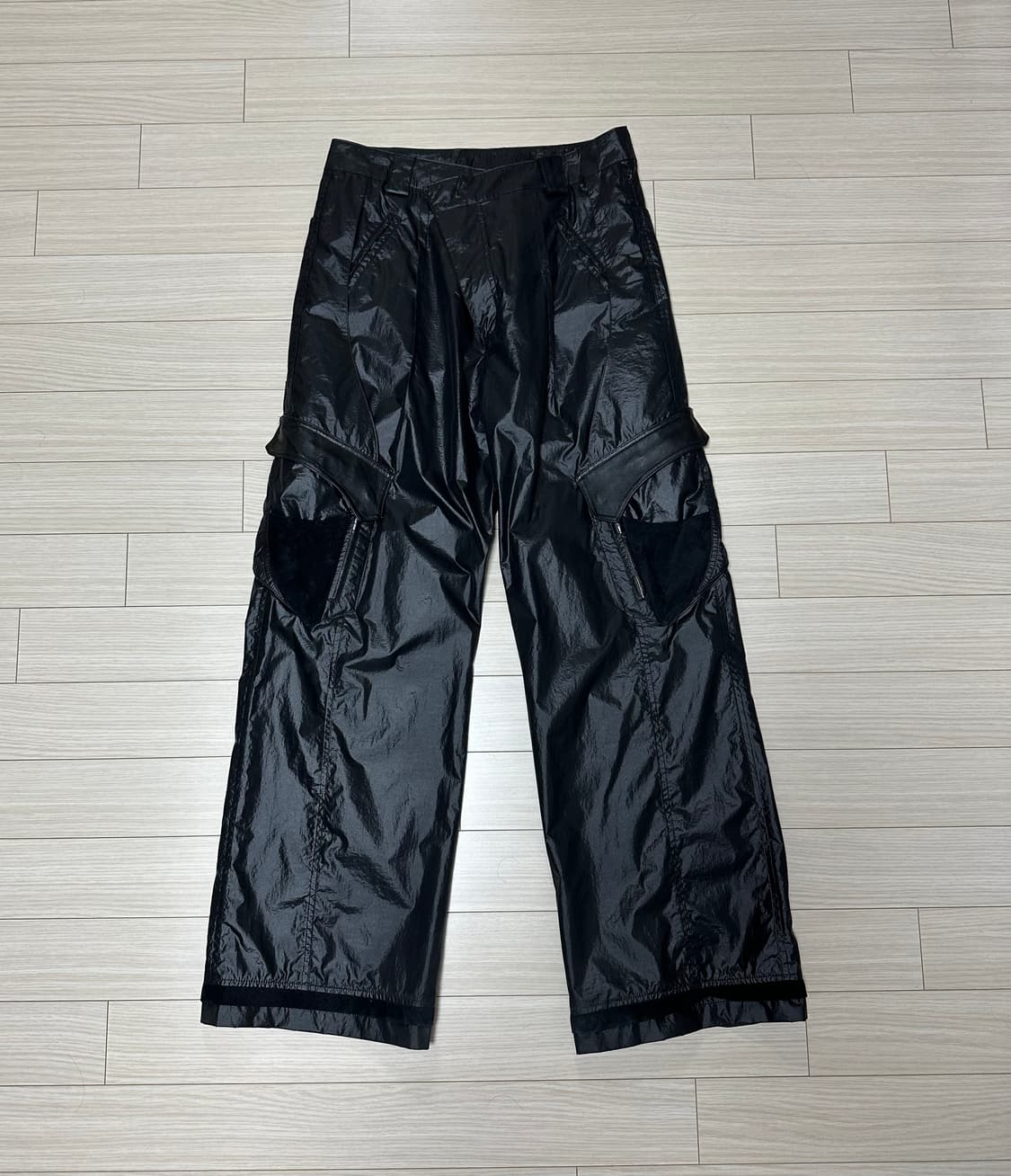 EP.7 04 TROUSERS GLOSSY BLACK 상품이미지2