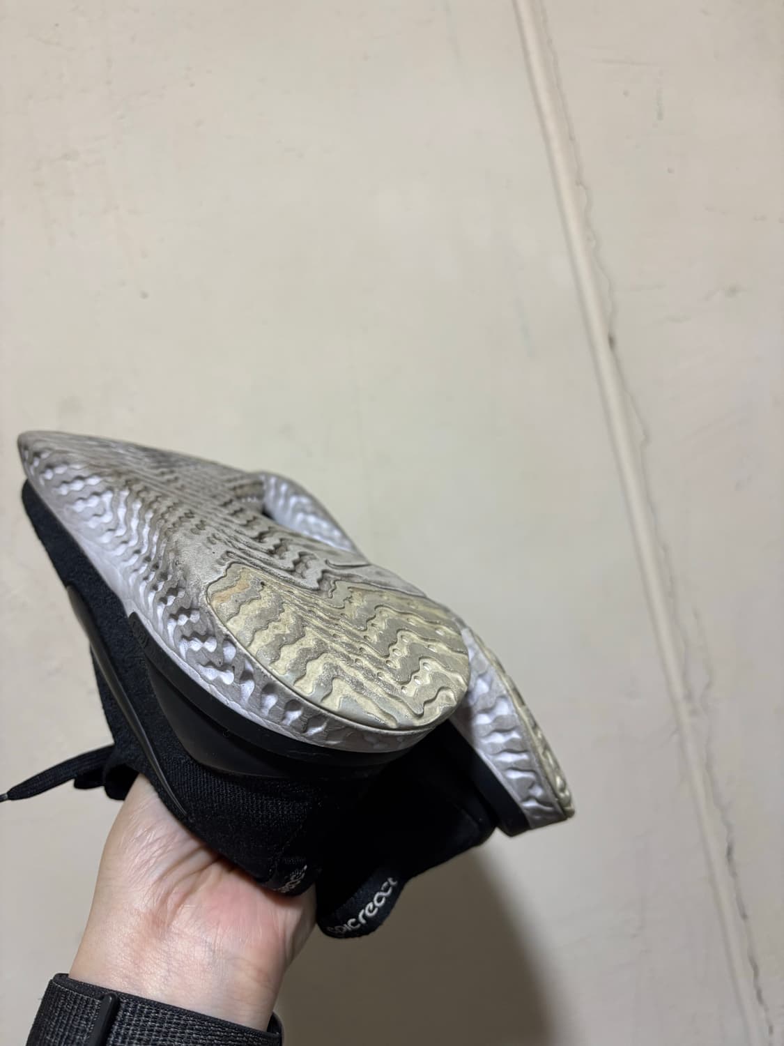 나이키 에픽 리액트 플라이니트 블랙 화이트 운동화 245사이즈 상품이미지3