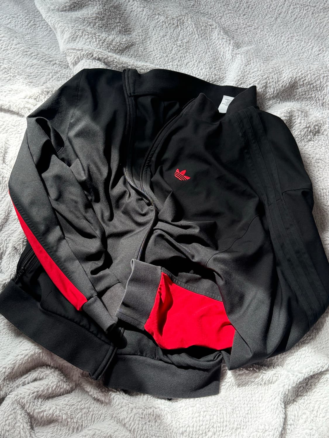 아디다스 오리지널스 스케이트 재킷 블랙 베러 스칼렛 L사이즈 판매합니다 상품이미지1