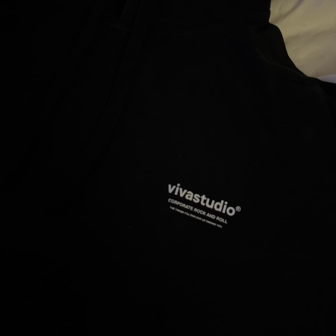비바스튜디오 LOCATION HOODIE [BLACK] 후드티 상품이미지6