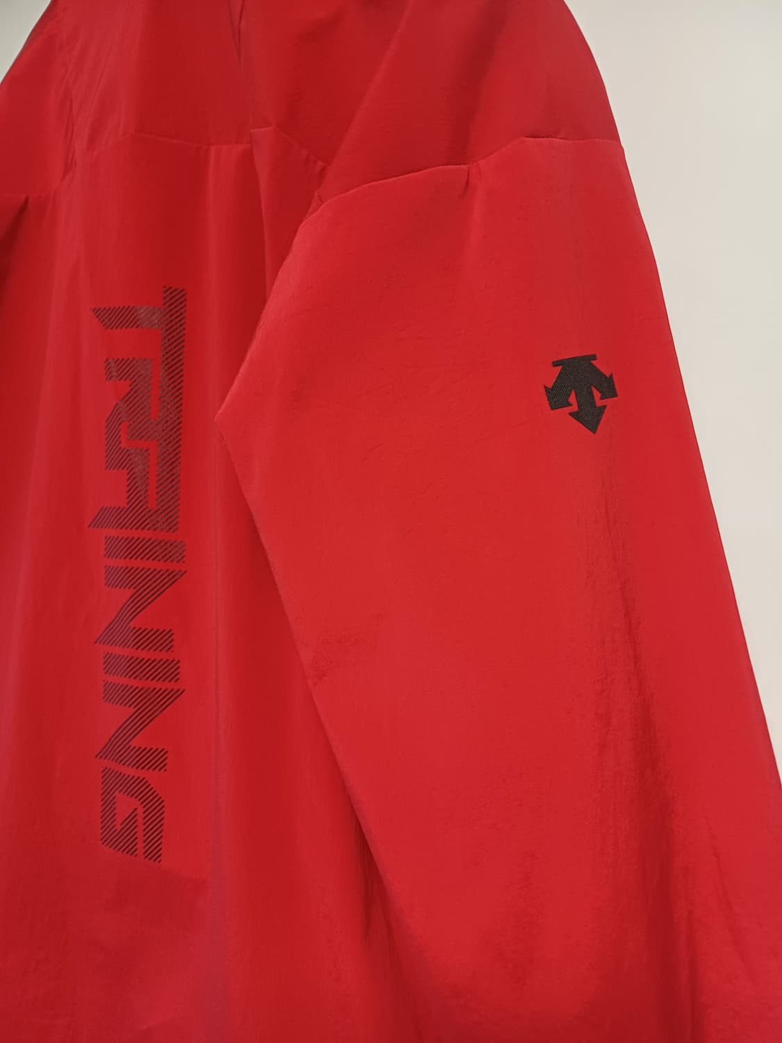 데상트 F-360 기능성 빅로고 바람막이 (정품/상태최상) 상품이미지3