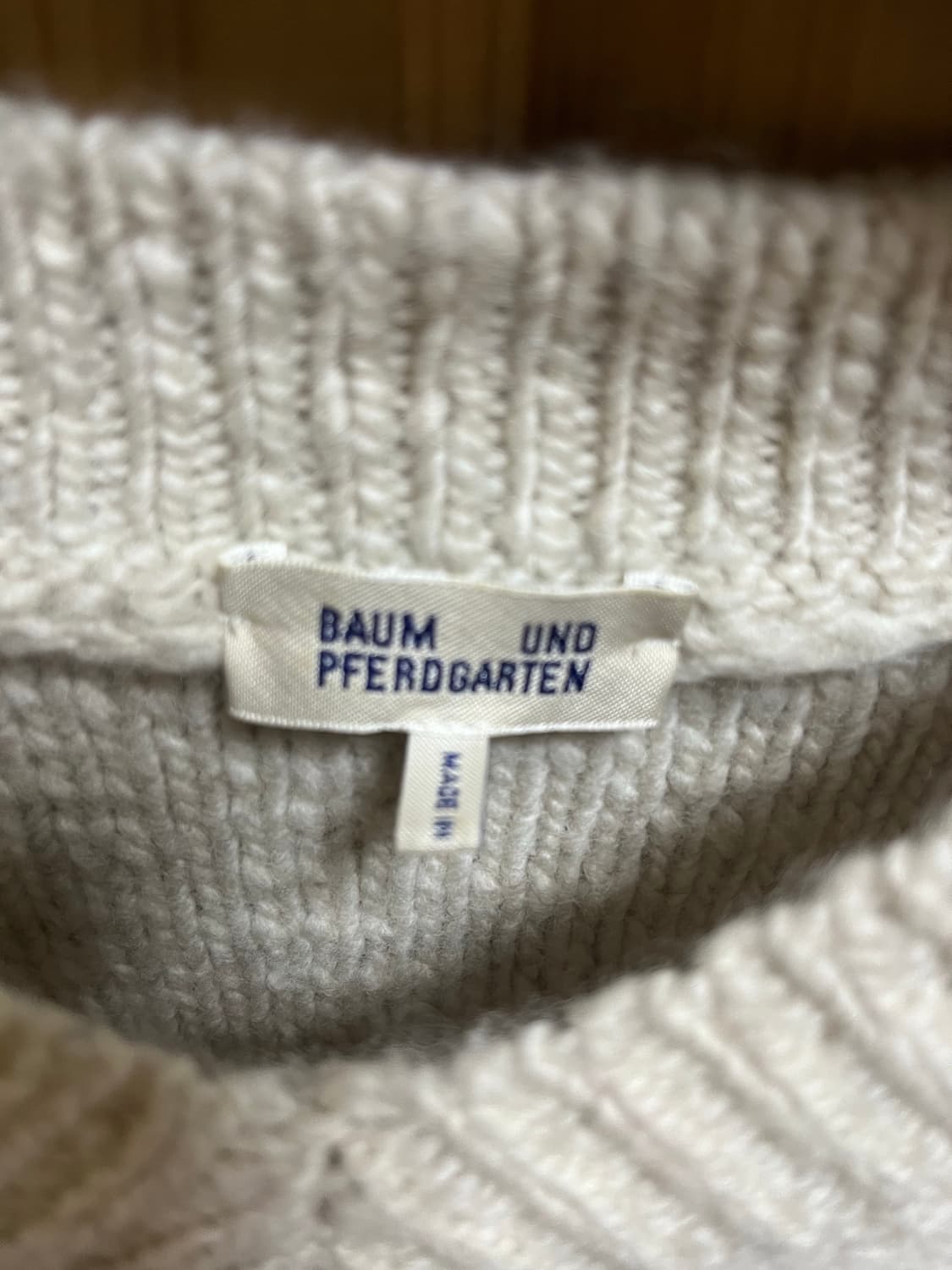 Baum und Pferdgarten 바움 운드 페르가르텐 브이넥 니트 상품이미지3