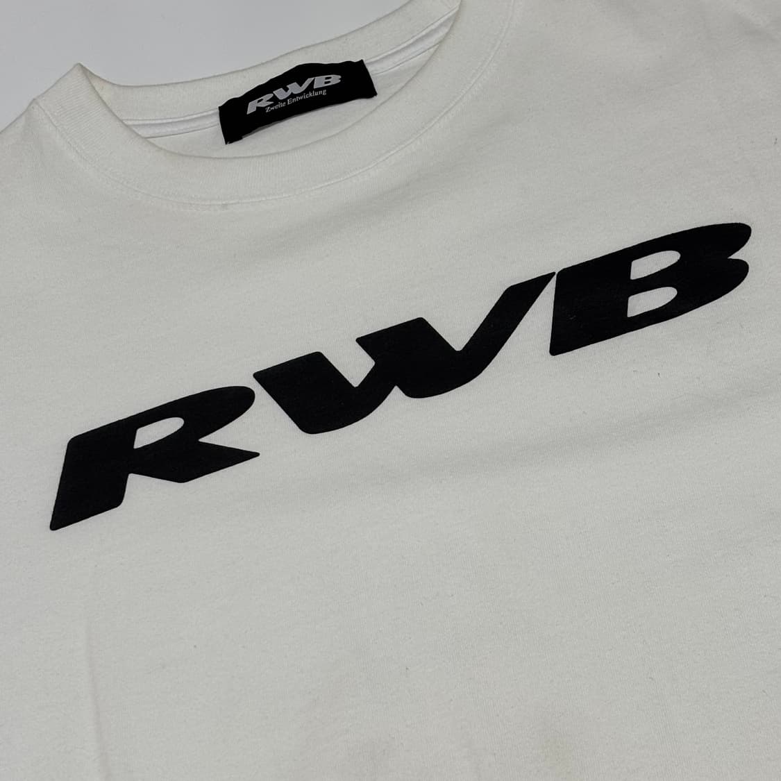 RWB 'Zweite Entwicklung' 로고 티셔츠 상품이미지2