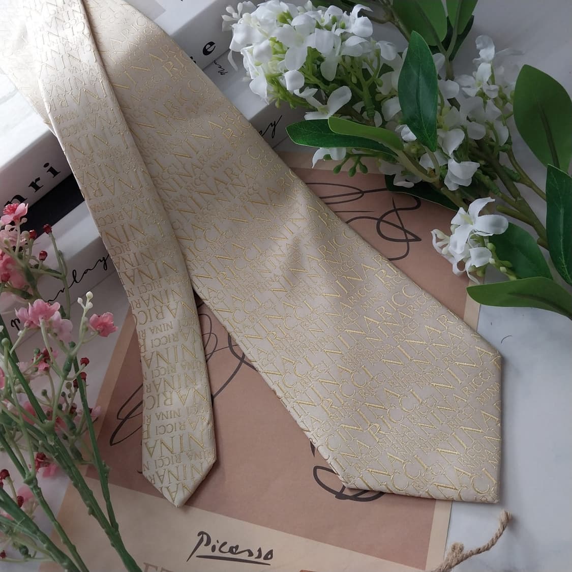 니나리치 실크 아이보리 로고 자수 넥타이 9.1cm A+등급 K1442
 상품이미지2