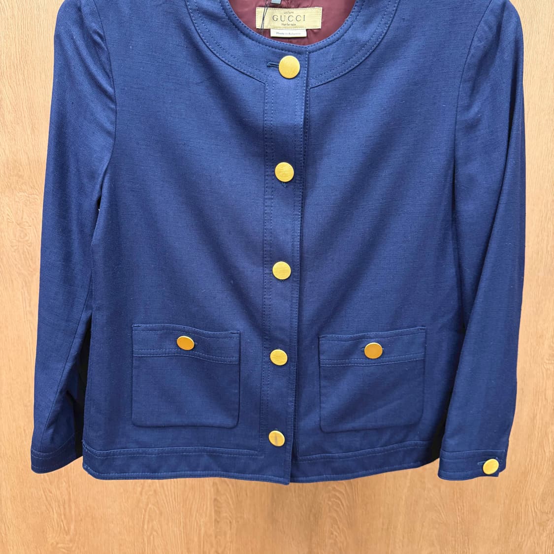 구찌 라운드넥 노카라 긴팔 자켓 골드 버튼 프론트 포켓 디테일 네이비 상품이미지5