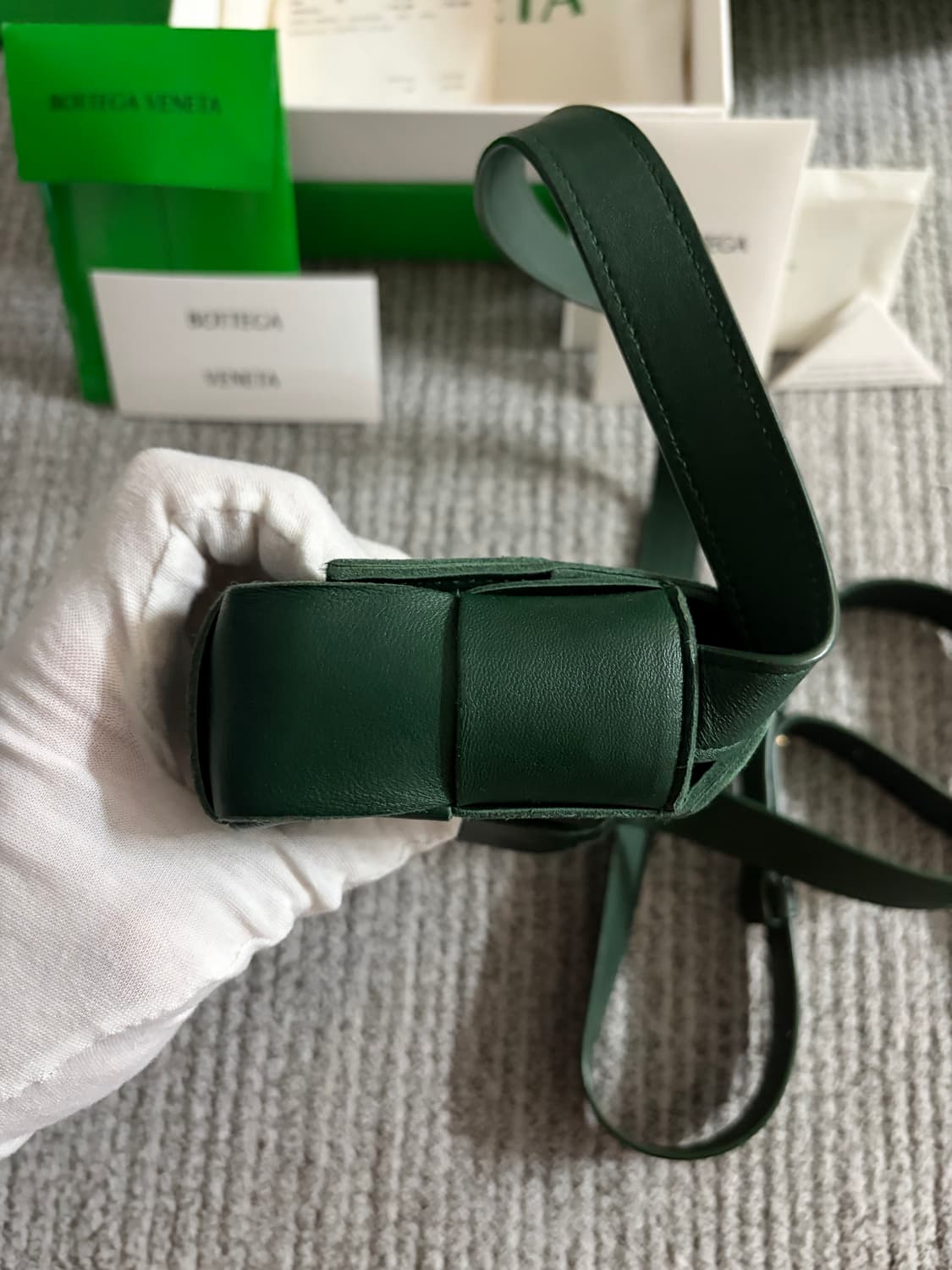 (영수증포함 풀구성) 보테가베네타 미니 카세트백 딥그린 상품이미지8