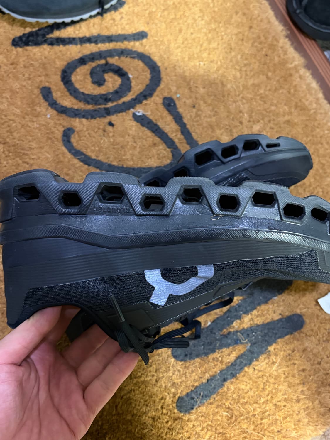 온러닝 클라우드 몬스터 보이드 블랙 EU44 280 상품이미지7