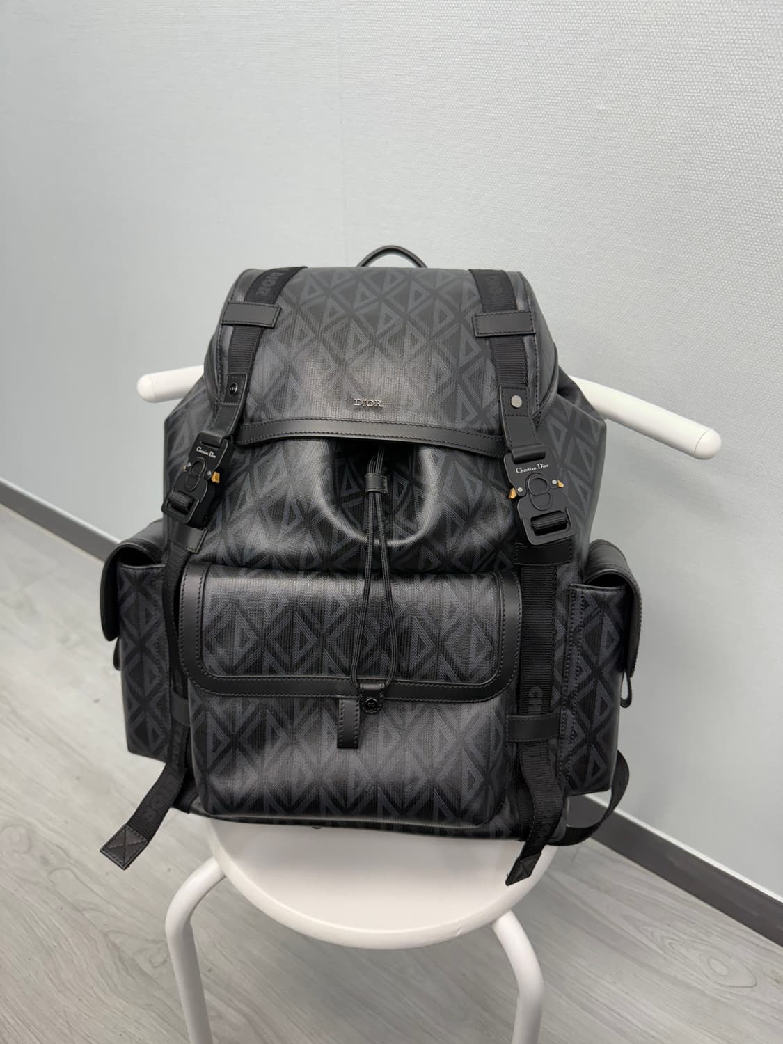 디올 CD 다이아몬드 힛 더 로드 백팩 상품이미지1