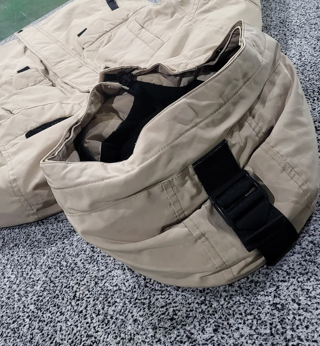 게스(GUESS) 베이지 후드 패딩 자켓 상품이미지6