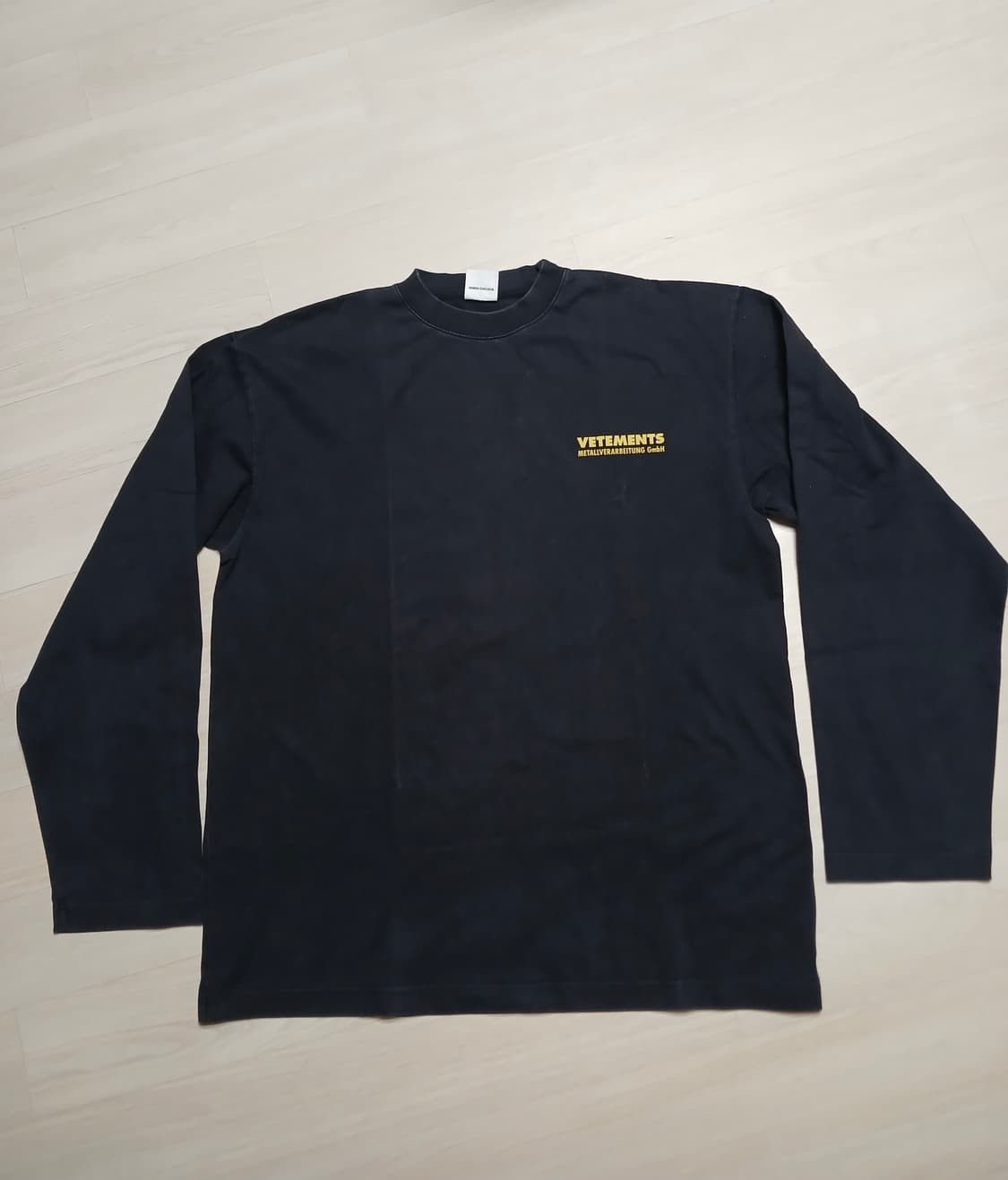 L 베트멍 메탈 로고 오버사이즈 긴팔 티셔츠 상품이미지1