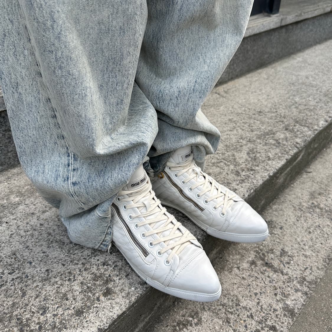 00s 미우미우 퀼팅 레더 포인트 토 하이탑 스니커즈 상품이미지1