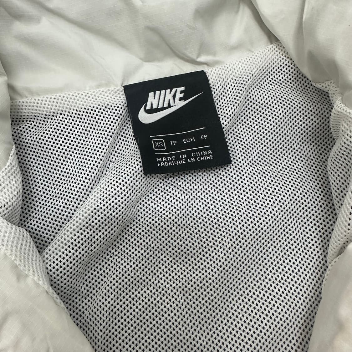 NIKE 나이키 여성 스우시 바람막이 자켓 오레오 XS 상품이미지3