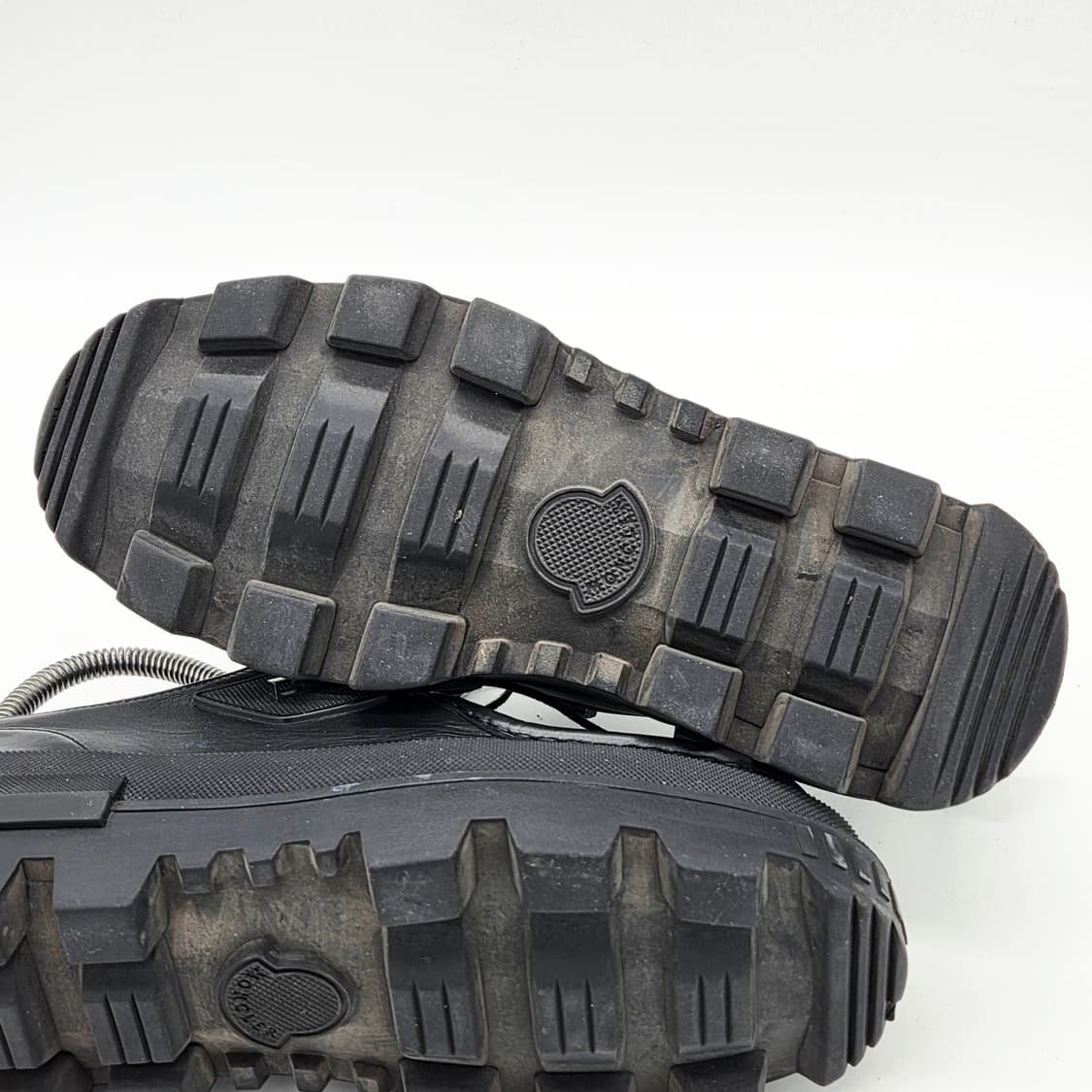 몽클레어 Mon Wallabee Loafers 블랙 (39) 상품이미지3